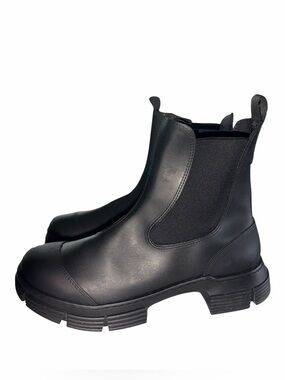 Ganni Chelsea Black Lug Boots EU40 US 9-9.5